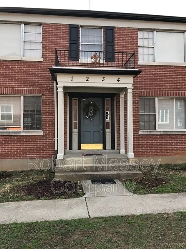 2 bed, 1.0 bath, 780 sqft, $1,200 — Photo 1