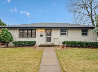 1860 Carter Rd, Dubuque, IA 52001