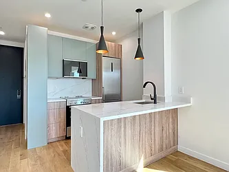 27-10 Crescent Street, #4B