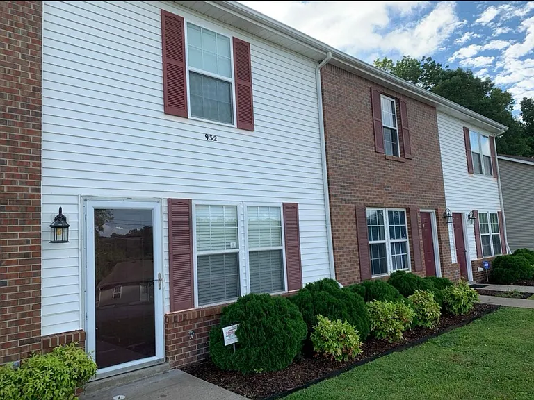 932 Kingsbury Dr #D — Photo 9