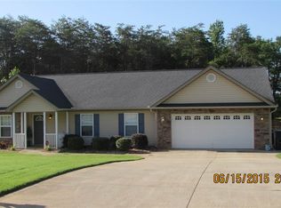304 Bent River Dr, Inman, SC 29349