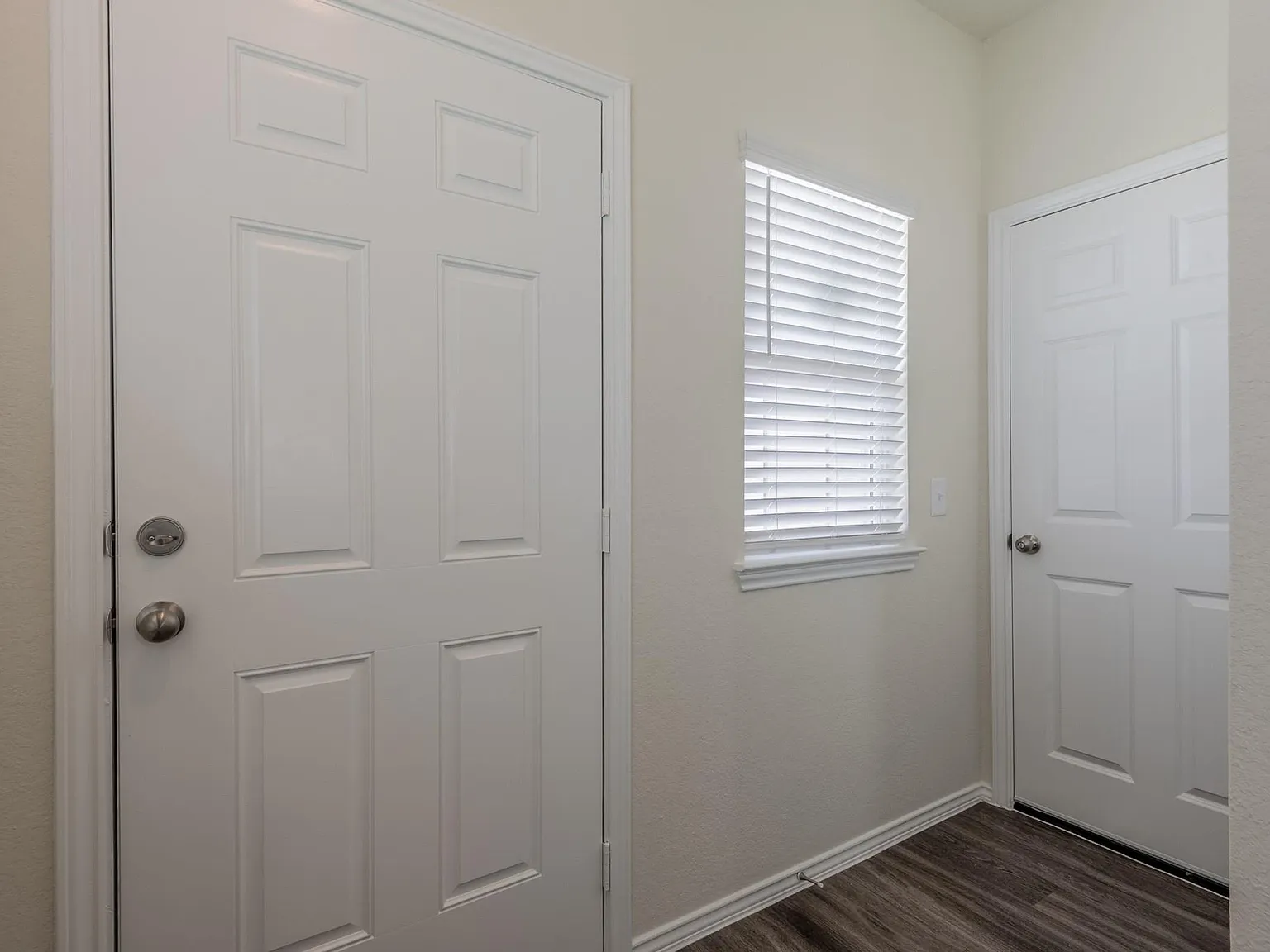 3 bed, 2.0 bath, 1515 sqft, $2,100 — Photo 2