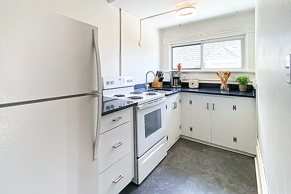 52 Albemarle Pl #17 — Photo 2