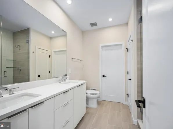 14437 Glen Manor Dr, Chantilly, VA 20151