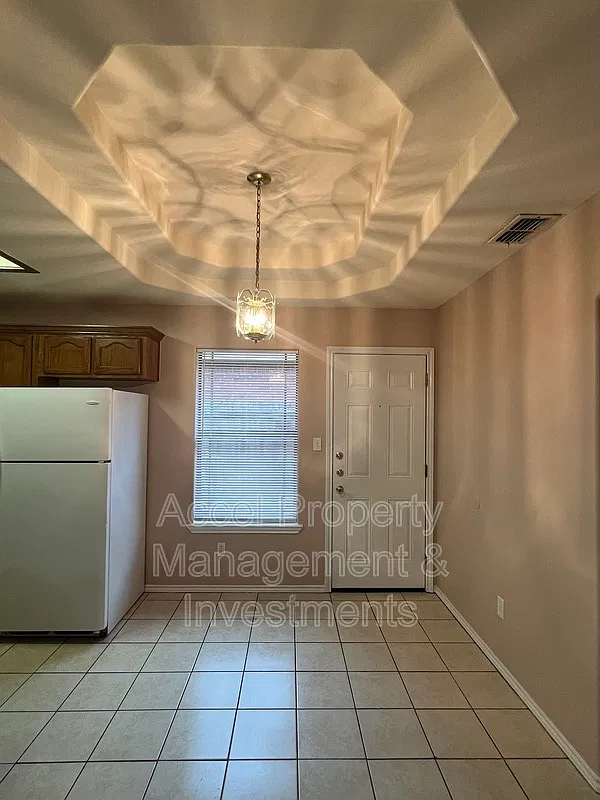 1803 S Ironwood St — Photo 4