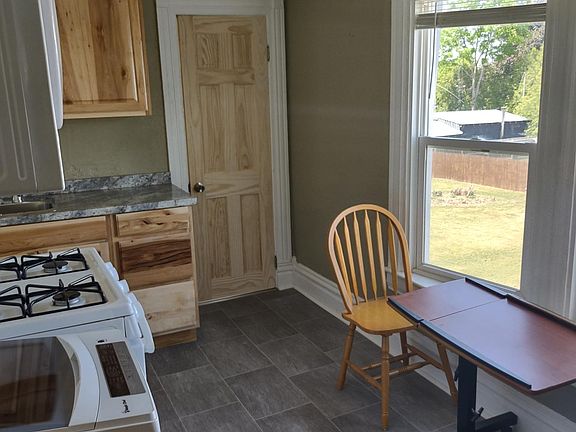 2nd image of 425 New York Ave #3