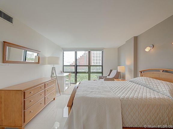 4th image of 1450 Brickell Bay Dr APT 608