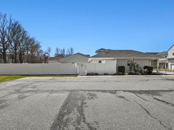 919 Bay St UNIT 106, Fall River, MA 02724