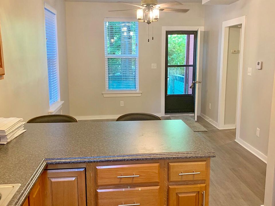 1st image of 215 Olive St APT 3