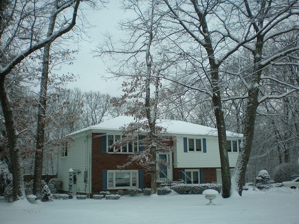 1st image of 16 Bayberry Ln