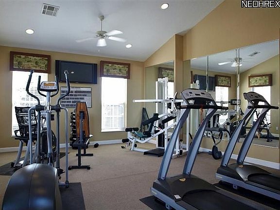 5th image of 2779D Canterbury Cir