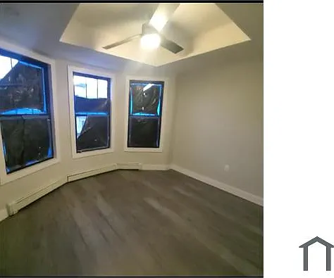3 bed, 900 sqft, $3,464 — Photo 1