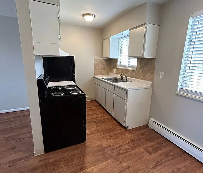 Keri Lyn Apartments — Photo 16