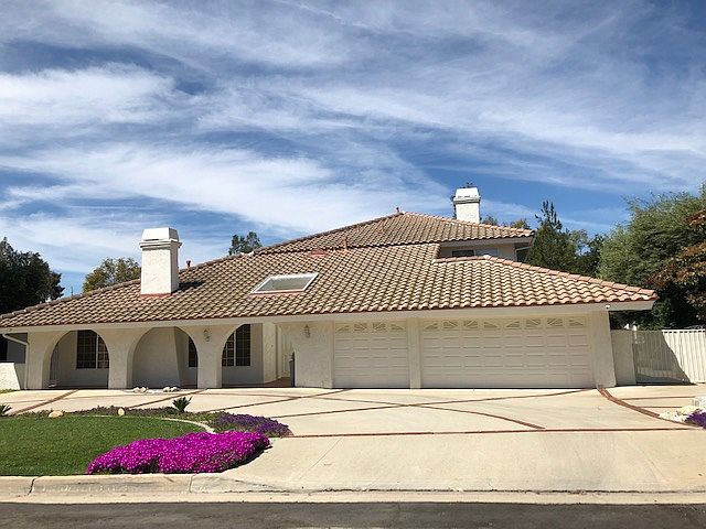 2nd image of 3601 Kellett St
