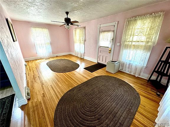 5th image of 28 Beattie Ave