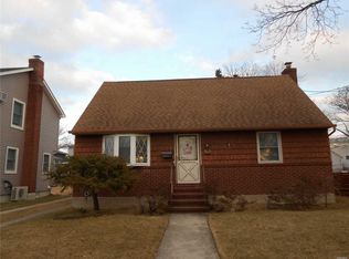 152 Poppy Ave, Franklin Square, NY 11010