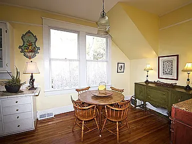 Eat In Kitchen area