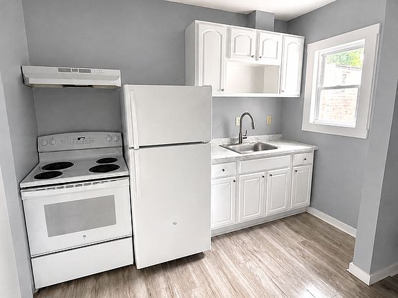 4th image of 54 Bronson St #2