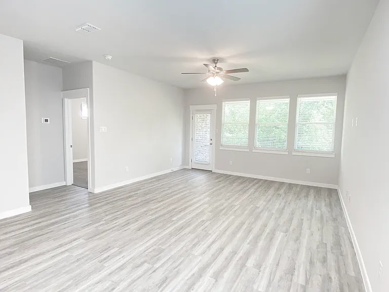 4011 Goldfinch Hvn — Photo 5