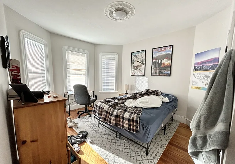4 bed, 1.5 bath, 1245 sqft, $6,200 — Photo 3