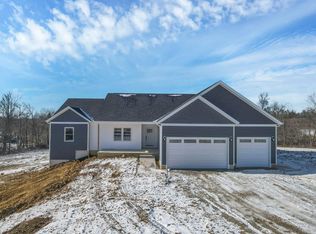 725 Trapp Ln, Hopewell, OH