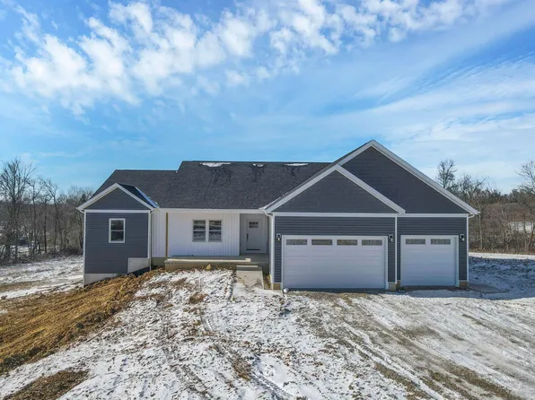 725 Trapp Ln, Hopewell, OH 43746