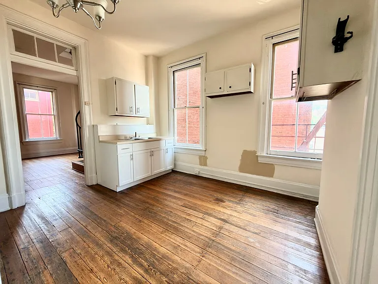 102 W Clifton Ave — Photo 4