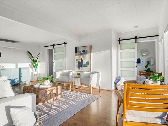 3rd image of 3639 Shorewood Avenue