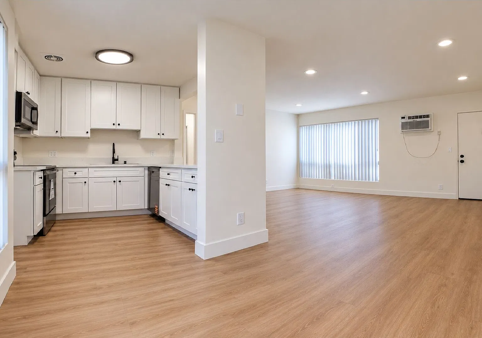 Lindley Apartments — Photo 2