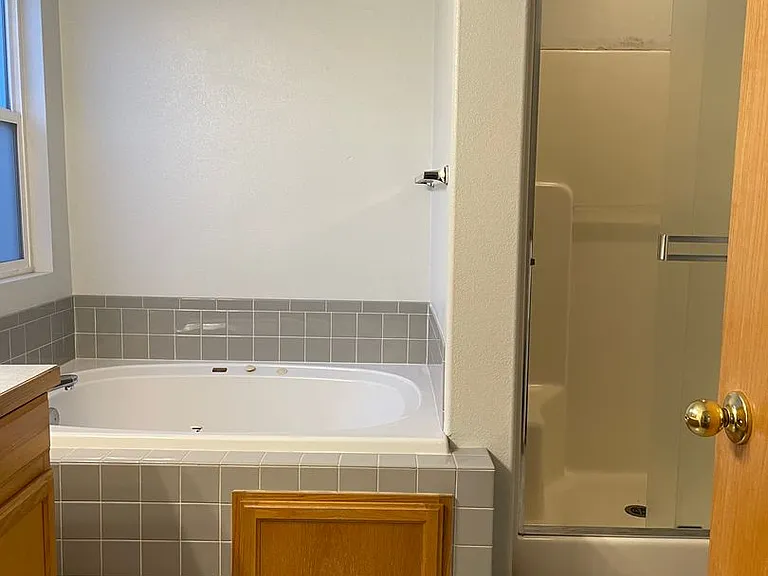 124 Rock Bridge Dr — Photo 32