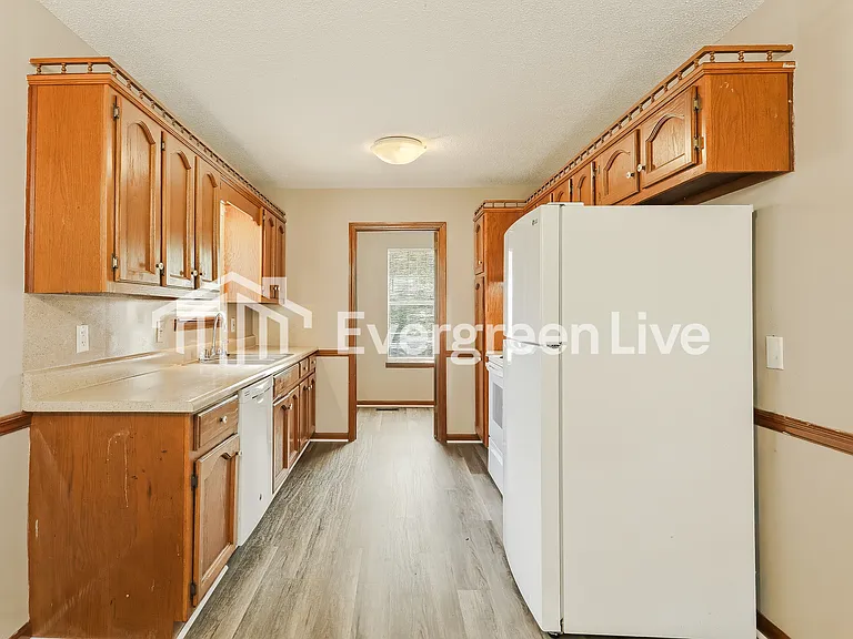 5246 Briarwood Cir — Photo 6