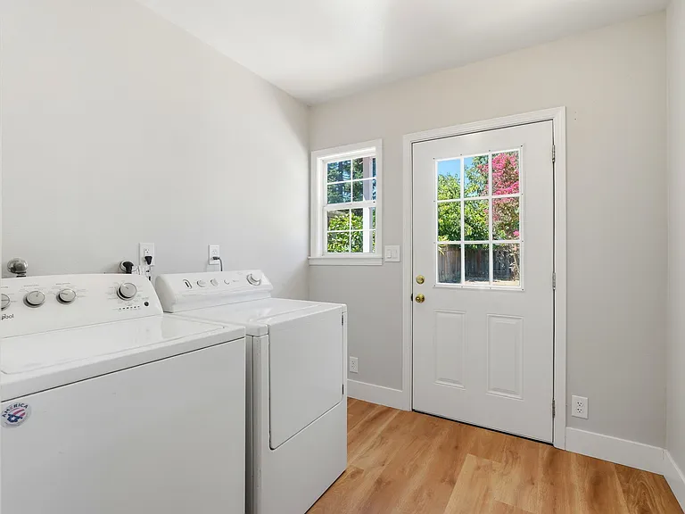 2291 Cottle Ave — Photo 17