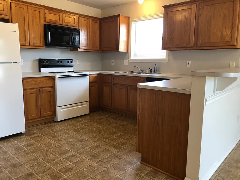 1724 Rock Hollow Loop — Photo 2