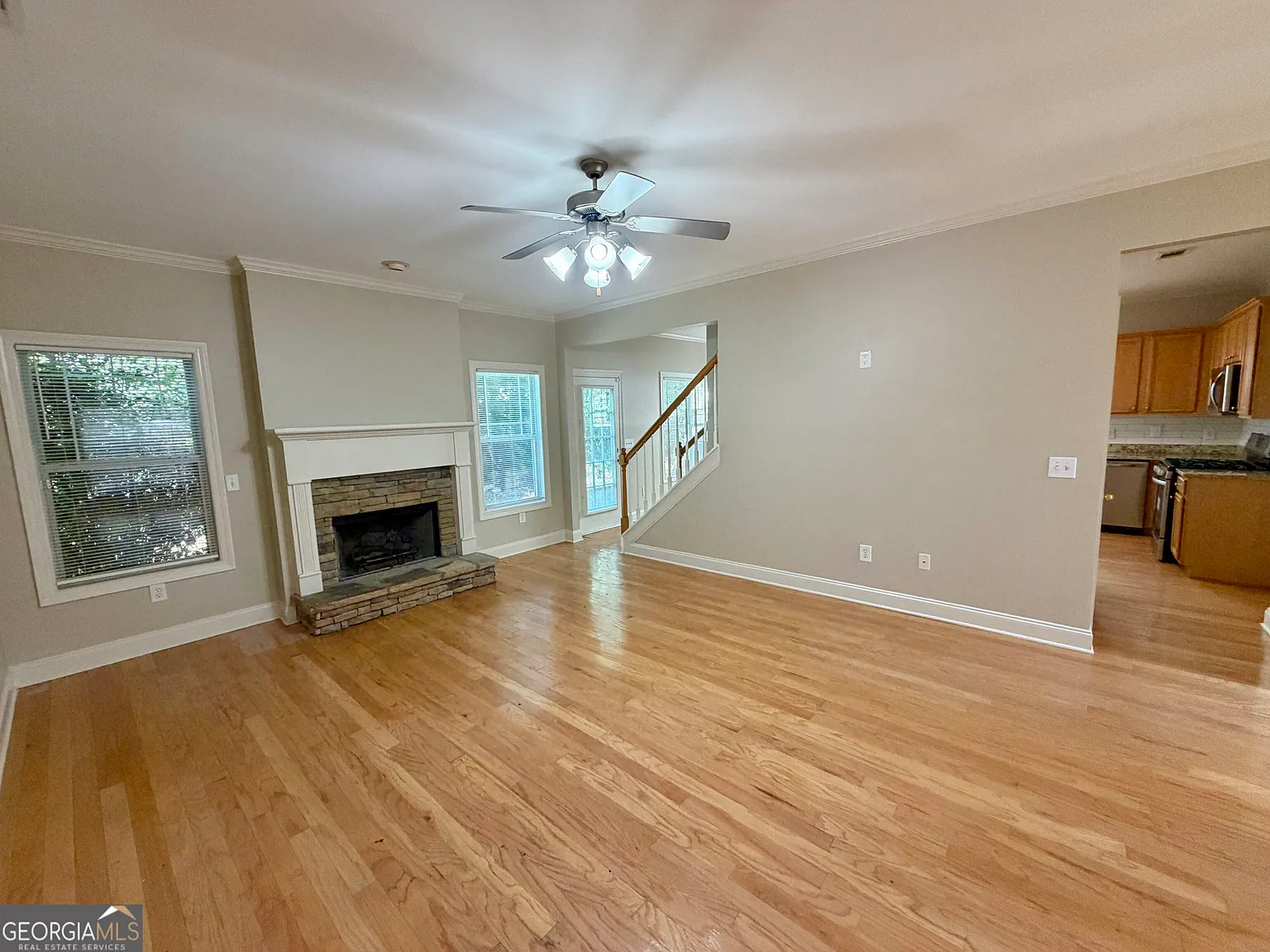 3 bed, 2.5 bath, 1852 sqft, $1,925 — Photo 4