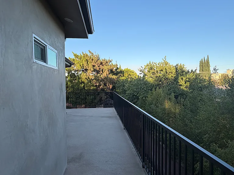 15362 1/2 Valerio St — Photo 23