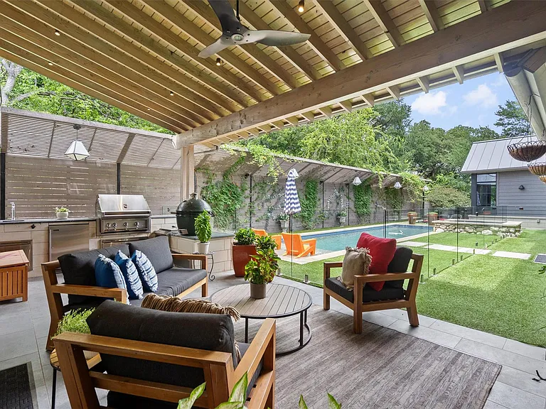 1175 San Bernard St — Photo 33