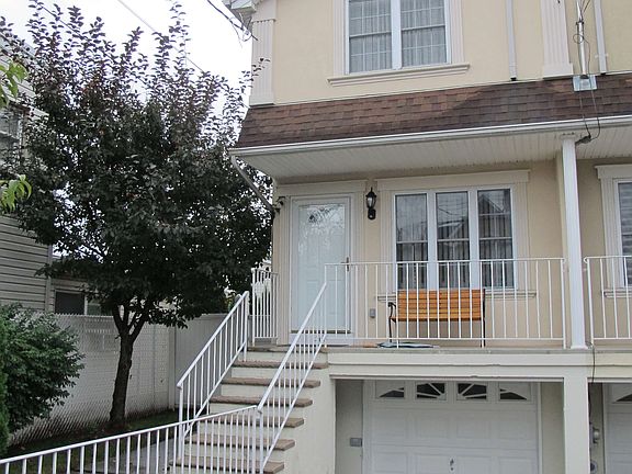 2nd image of 560 W Caswell Ave