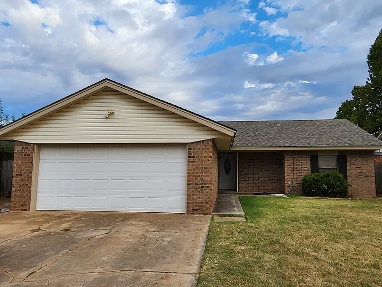 1029 Linn Ln — Photo 1