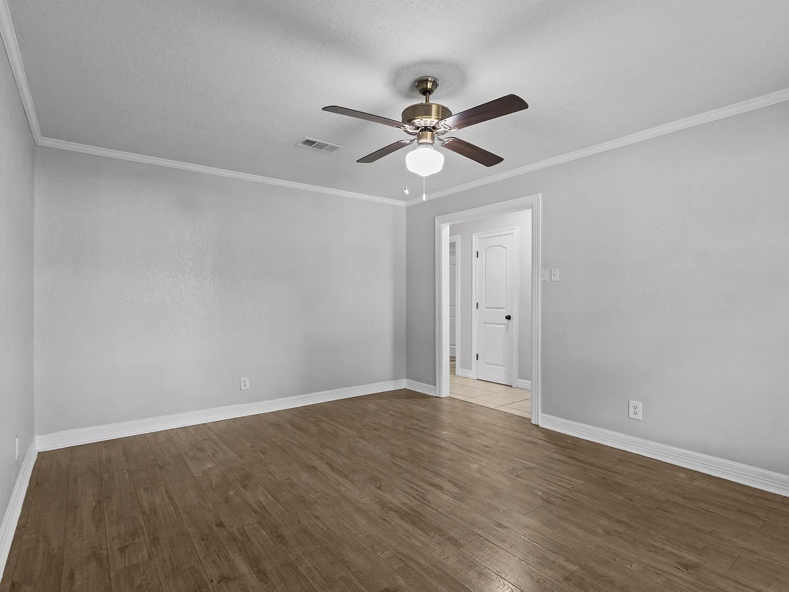 3 bed, 1111 sqft, $1,500 — Photo 3