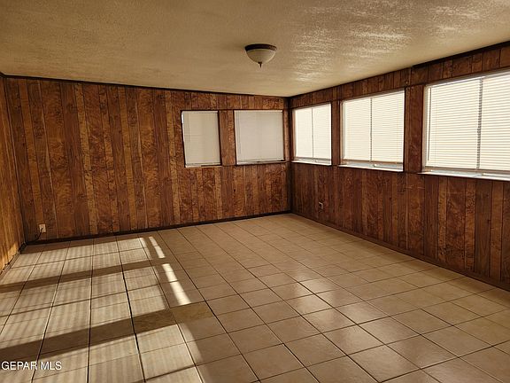 3rd image of 9513 Fairfax St