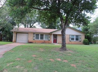 101 Bellview Dr, Palestine, TX 75803