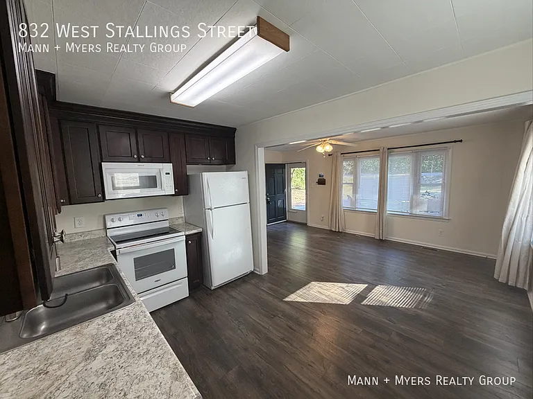 832 W Stallings St — Photo 9