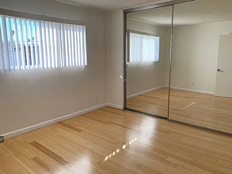 12811 Caswell Ave — Photo 11