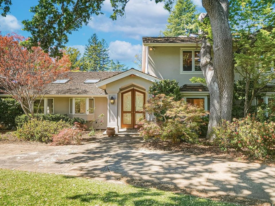 1st image of 1 Larch Dr