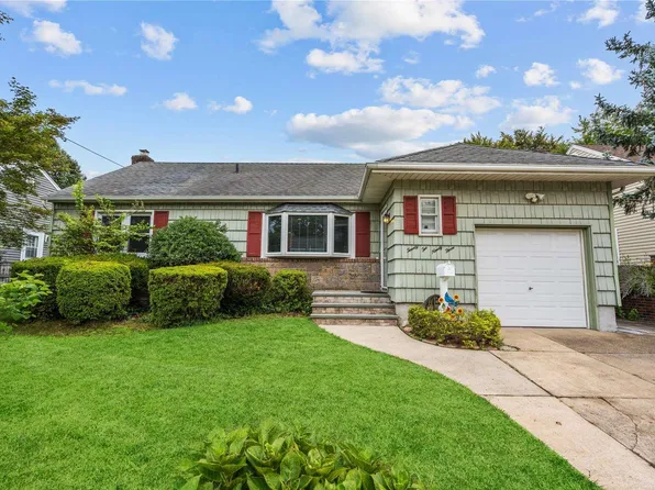 2293 Charing Cross Road, Baldwin, NY 11510