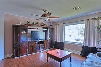 4th image of 534 Johnston Dr