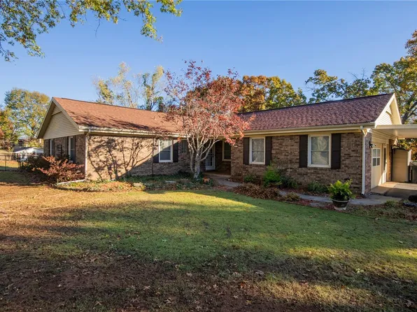817 S Summit Dr, Rogers, AR 72756
