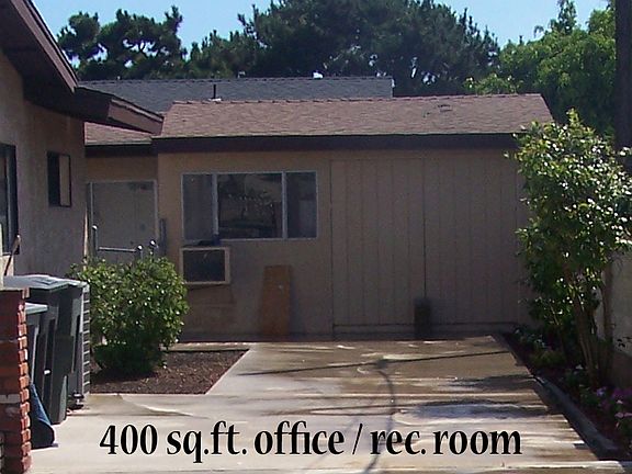 Detached office / rec. room / finished garage