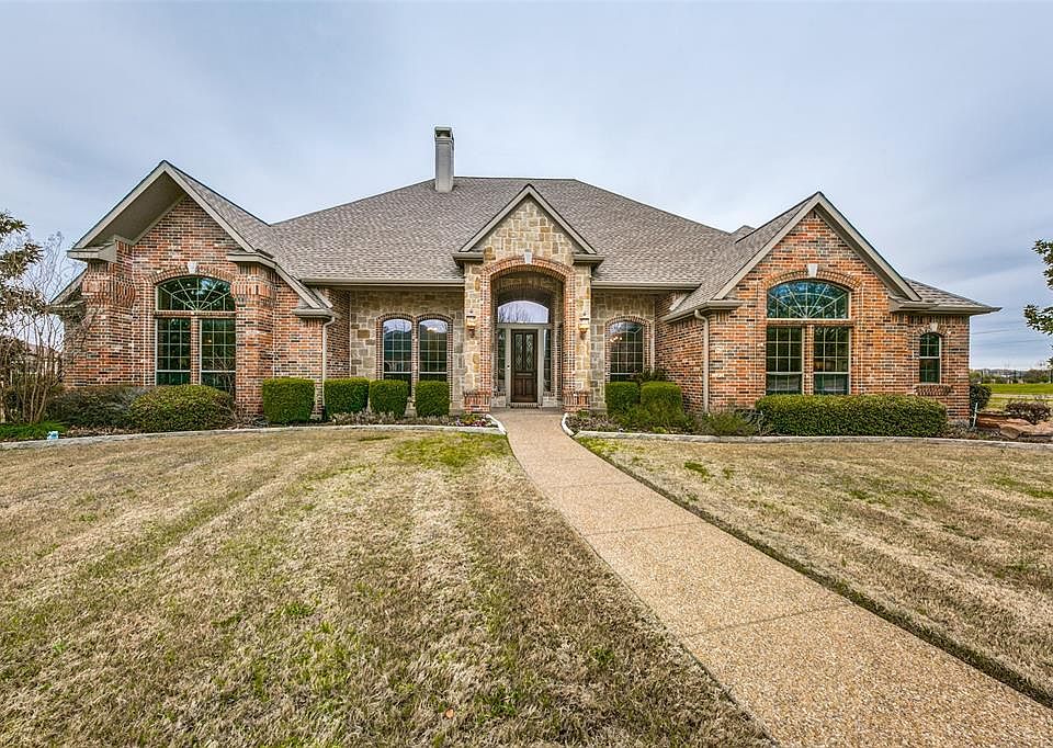 1st image of 108 Stoneleigh Dr