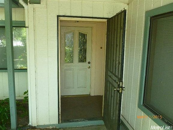 3rd image of 3732 Dayton St